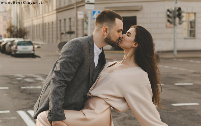 Heart Touching Love Shayari for Wife in Hindi, Romantic SMS for Wifey